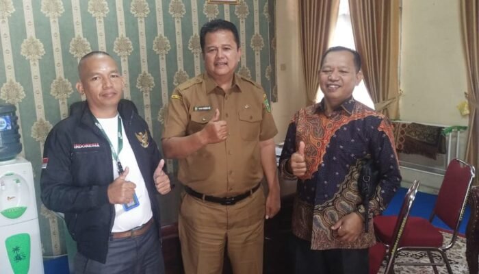 KUNJUNGAN ANGGOTA DPRD KABUPATEN SIAK  KE  SMA 1 TUALANG .