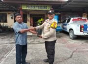 Polsek Tualang Tanamkan Nilai Hijau lewat Pemberian Bibit Pohon di Momen Ulang Tahun Personel