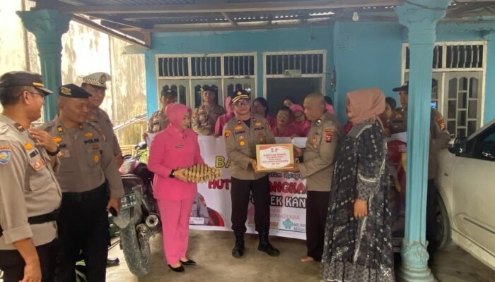 Polsek Kandis Salurkan Bantuan Sosial Sambut Hari Bhayangkara ke-79