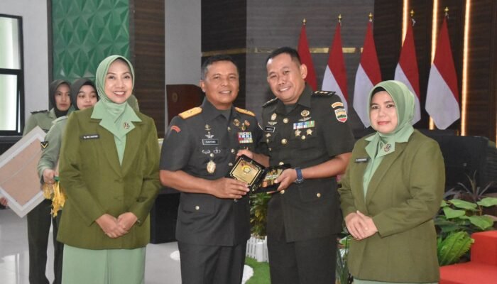 Sertijab Dandim 0322/Siak, Danrem 031/WB Pimpin Tradisi Korps di Makorem 031/WB