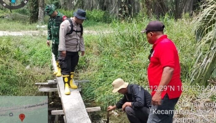 Babinsa Koramil 06/Sabak Auh Terus Intensifkan Patroli Karhutla di Kampung Sungai Tengah