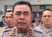 Kapolda Sumut Irjen:  Wisnu Hermawan Februanto, menjeguk Elisa Delviana korban tabrak tiga personil polisi di RS Columbia asia medan.