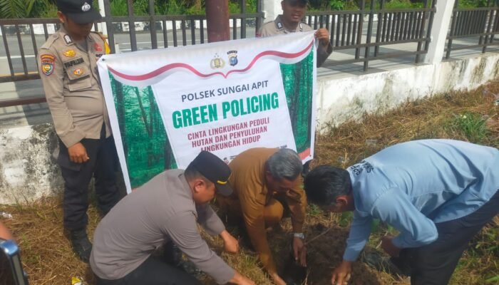 Polsek Sungai Apit Dukung Program Kapolda Riau: Tanam Pohon dalam Gerakan Green Policing Menjelang Hari Pohon Nasional 2025