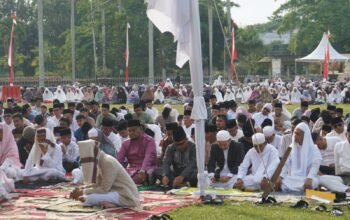 FORKOMDA SIAK BERSAMA DANDIM 0322/SIAK LAKSANAKAN SHALAT IDUL ADHA DI LAPANGAN SIAK BERMADAH.