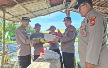 Polres Siak Salurkan Bantuan Sembako untuk Petani Jagung di Mempura