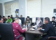 Bupati Kampar Terima Audiensi dari Tokoh Masyarakat Rumbio Terkait Percepatan Pembangunan Jembatan di Kengerian Rumbio