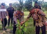 Polsek Kandis Tanam 100 Pohon di Telaga Sam Sam, Penguatan Green Policing untuk menjaga Lingkungan.
