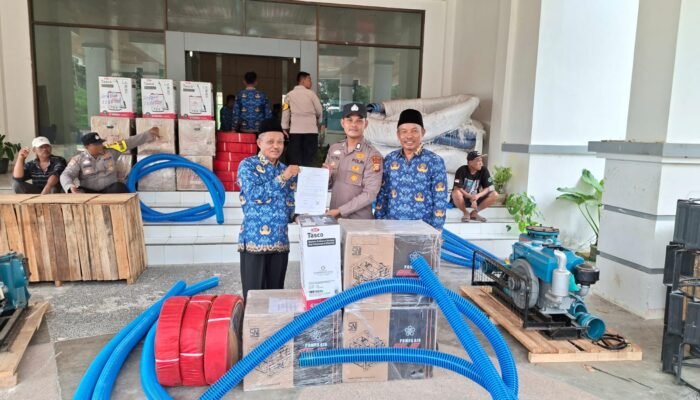 Dukung Ketahanan Pangan, Dinas Pertanian Bersama Polres Siak Salurkan Bantuan Alsintan dari Kemenpertan RI Kepada Poktan Binaan