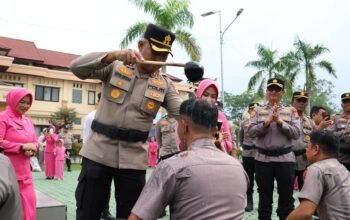 AKBP Sepuh Pimpin Upacara Kenaikan Pangkat 63 Personel Polres Siak