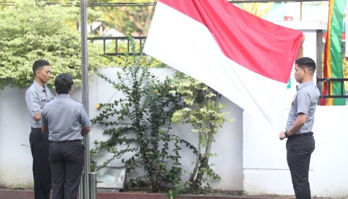 KANWIL KEMENTERIAN HUKUM RIAU GELAR UPACARA HUT RI KE-81 MANDIRI, TANAMKAN SEMANGAT PENGABDIAN DAN PERSATUAN.