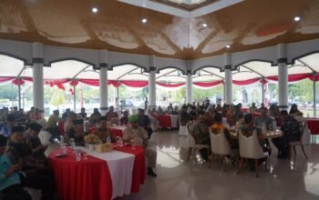 RAMAH TAMAH PEMKAB SIAK BERSAMA VETERAN DAN PURNAWIRAWI, PERERAT SILATURAHMI SAMBUT HUT RI KE-81.