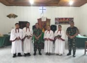 Tim Penyuluhan Karhutla Mabes TNI Sosialisasi dan Bagikan Sembako ke Jemaat HKBP Sungai Apit Siak.
